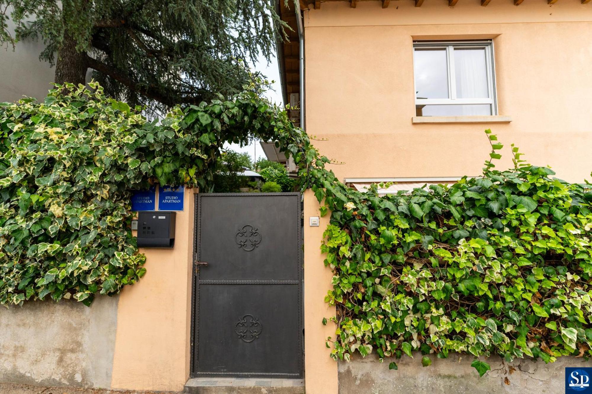 Colosseum Garden Studio Apartments Пула Екстер'єр фото